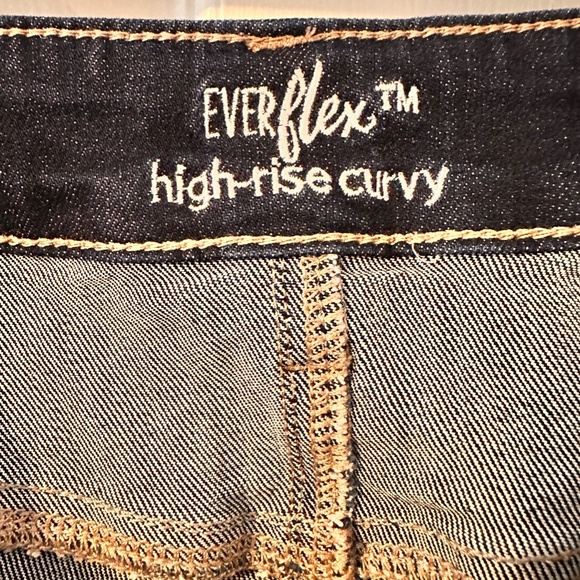 Maurices Everflex High-Rise Super Skinny Curvy Jeans - Picture 4 of 5